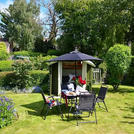 2 Bed In York 56125 Elvington